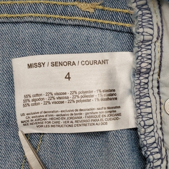 NINE WEST Floral Embroidered Hem Chrystie Capri Jeans SIZE: 4 - Picture 10 of 13